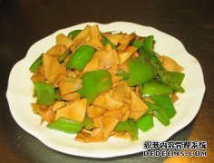 青椒炒豆腐皮的做法
