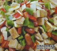豆腐干丁红皮果的做法